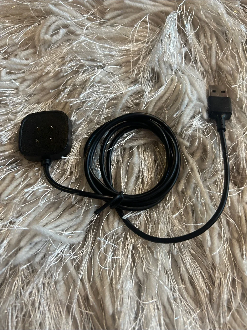 Fitbit versa 4, pre-loved in good condition